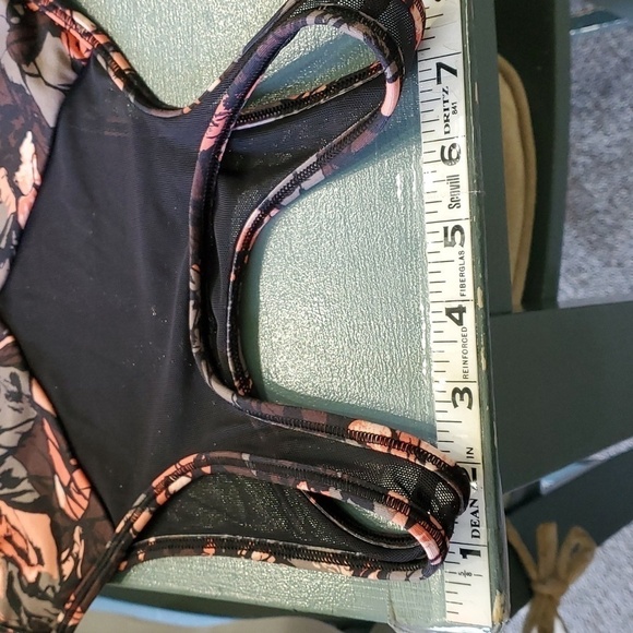 Lululemon crop top. Sports bra. Excellent condition, quality. No size tag S/M - Picture 5 of 11